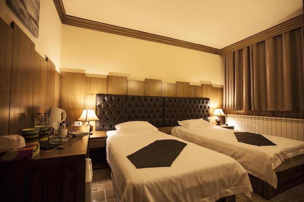 White Cedar Hotel &Resort Al Arz Esterno foto