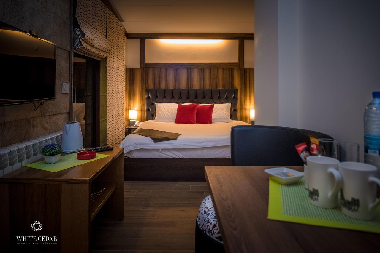 White Cedar Hotel &Resort Al Arz Esterno foto