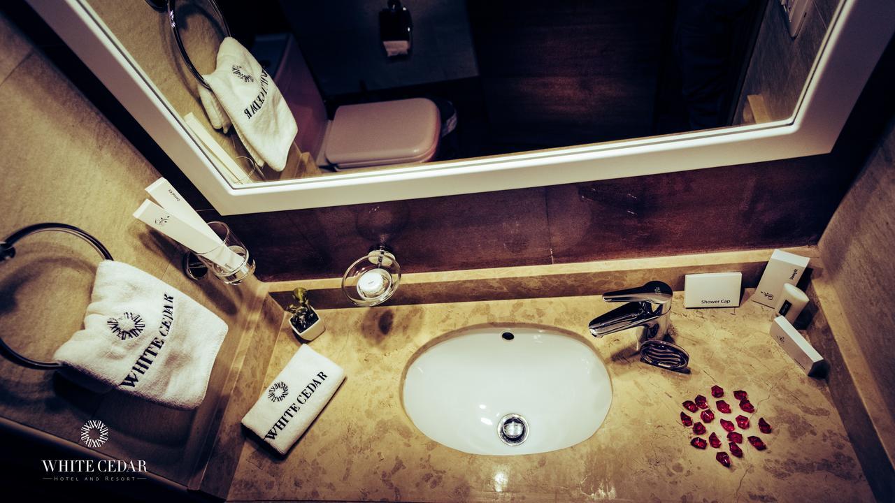 White Cedar Hotel &Resort Al Arz Esterno foto